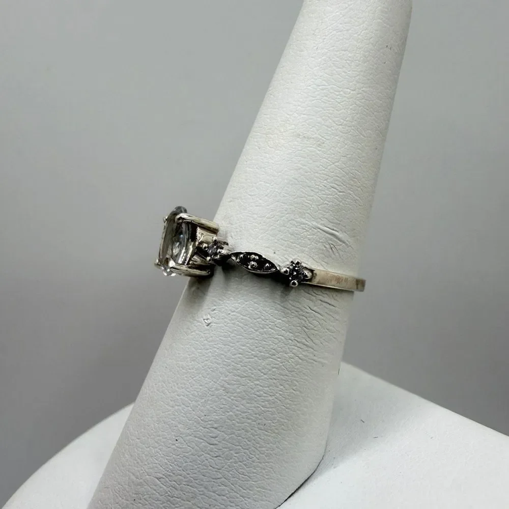 NWOT 5x7mm oval cut, light‎ Aquamarine ring w/ accent cz diamonds in solid 925!